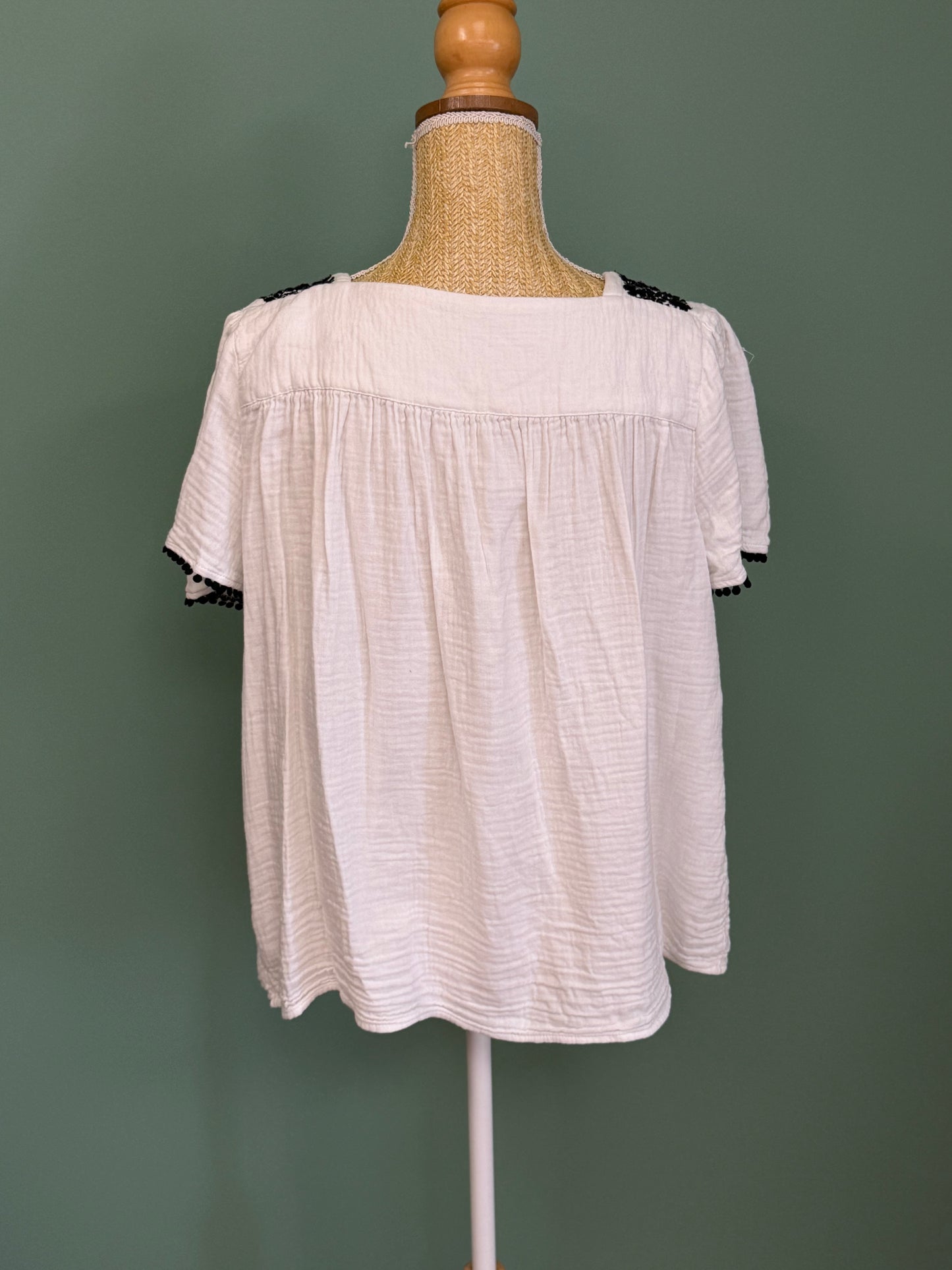 Blouse blanche brodée noire femme L