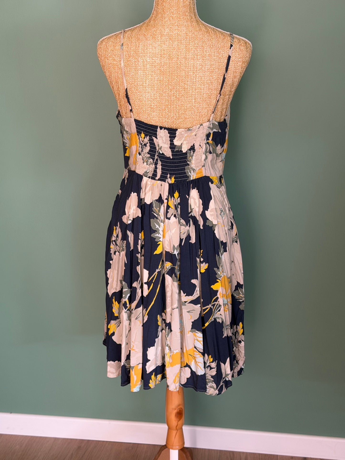 Robe Gap bleu marine fleurie à bretelles – taille M