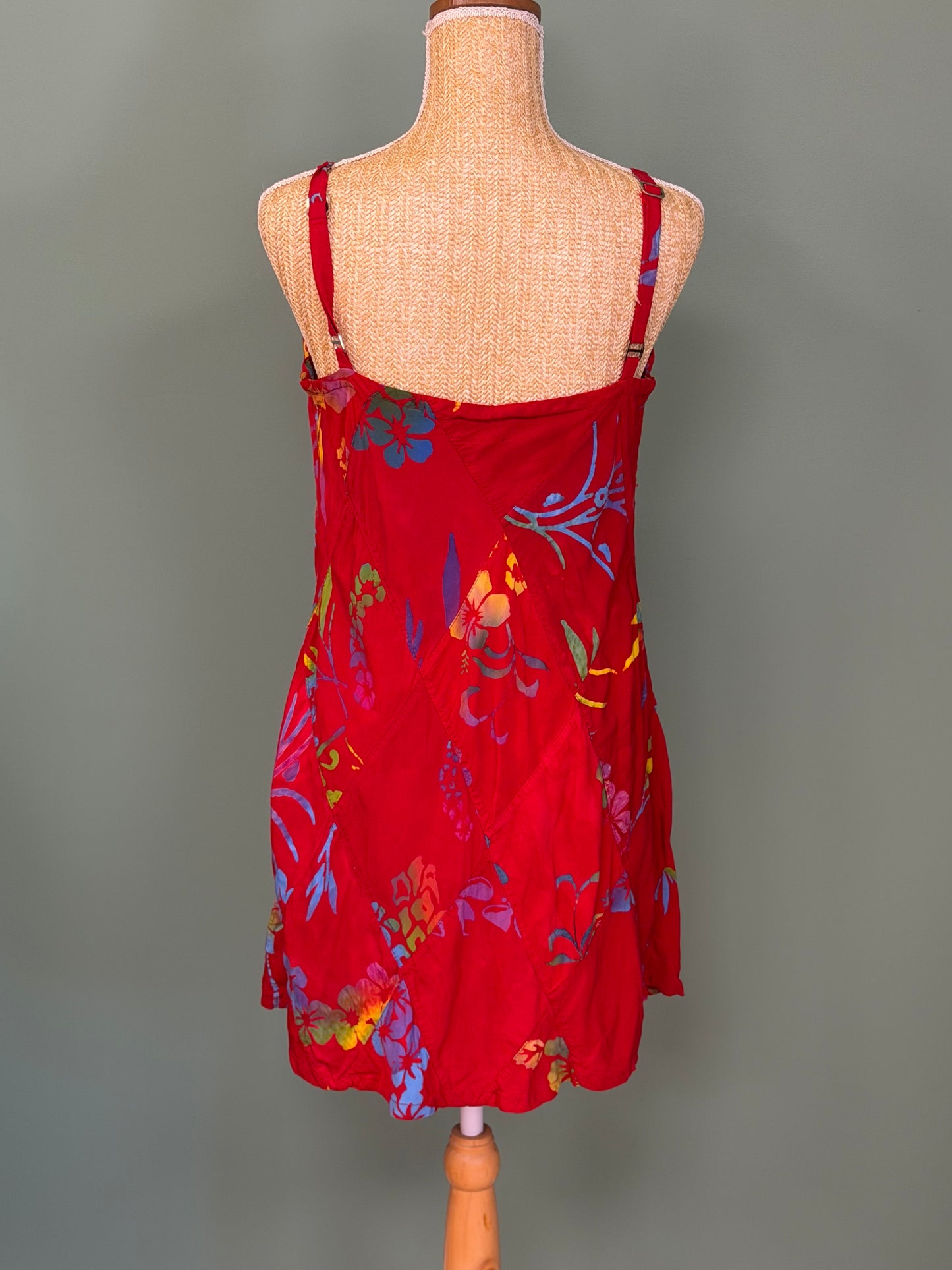 Robe rouge fleurie à bretelles - Taille L