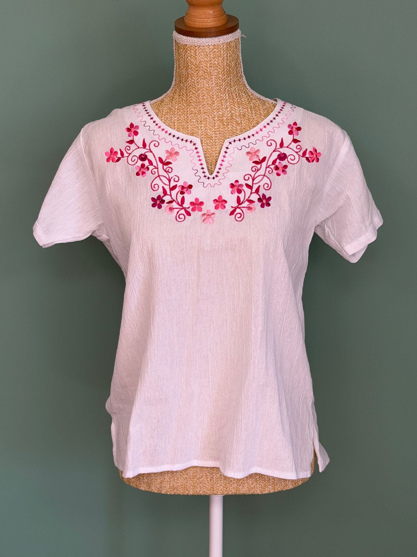 Blouse blanche brodée à manches courtes – Taille L