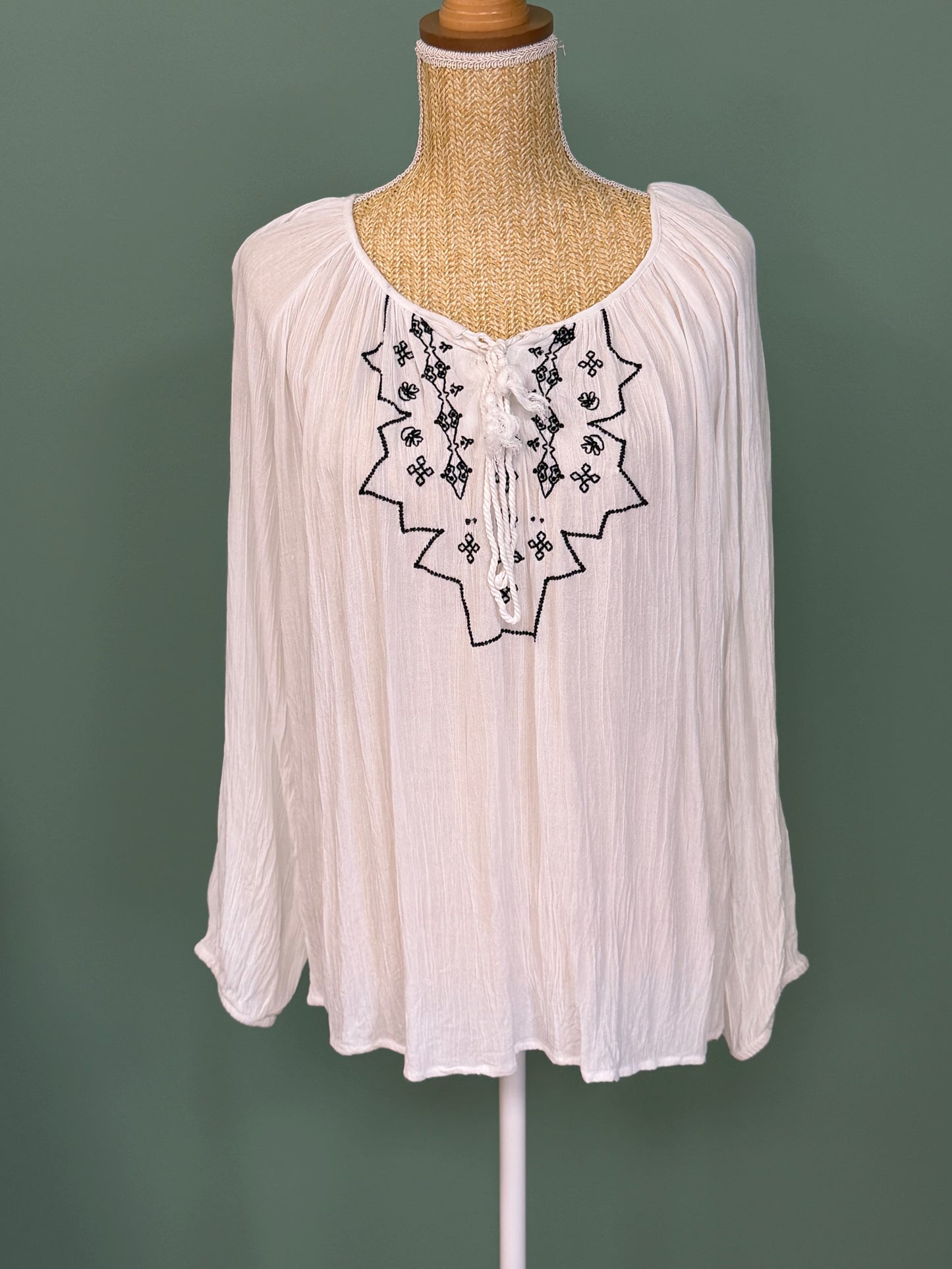 Blouse bohème blanche brodée femme grande taille XL