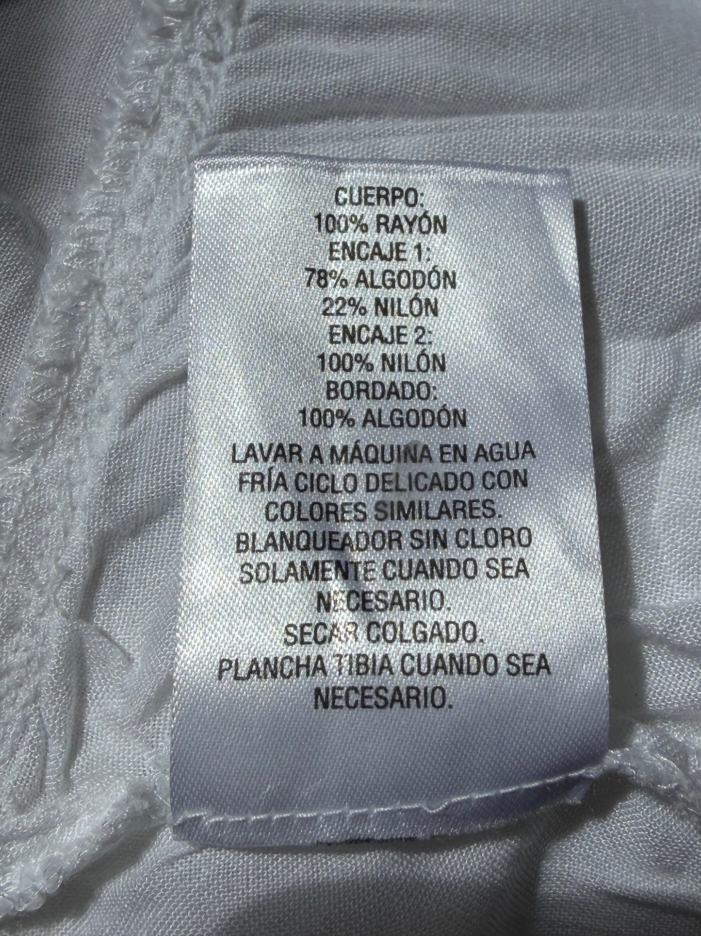 Blouse blanche bohème en dentelle et volants femme L