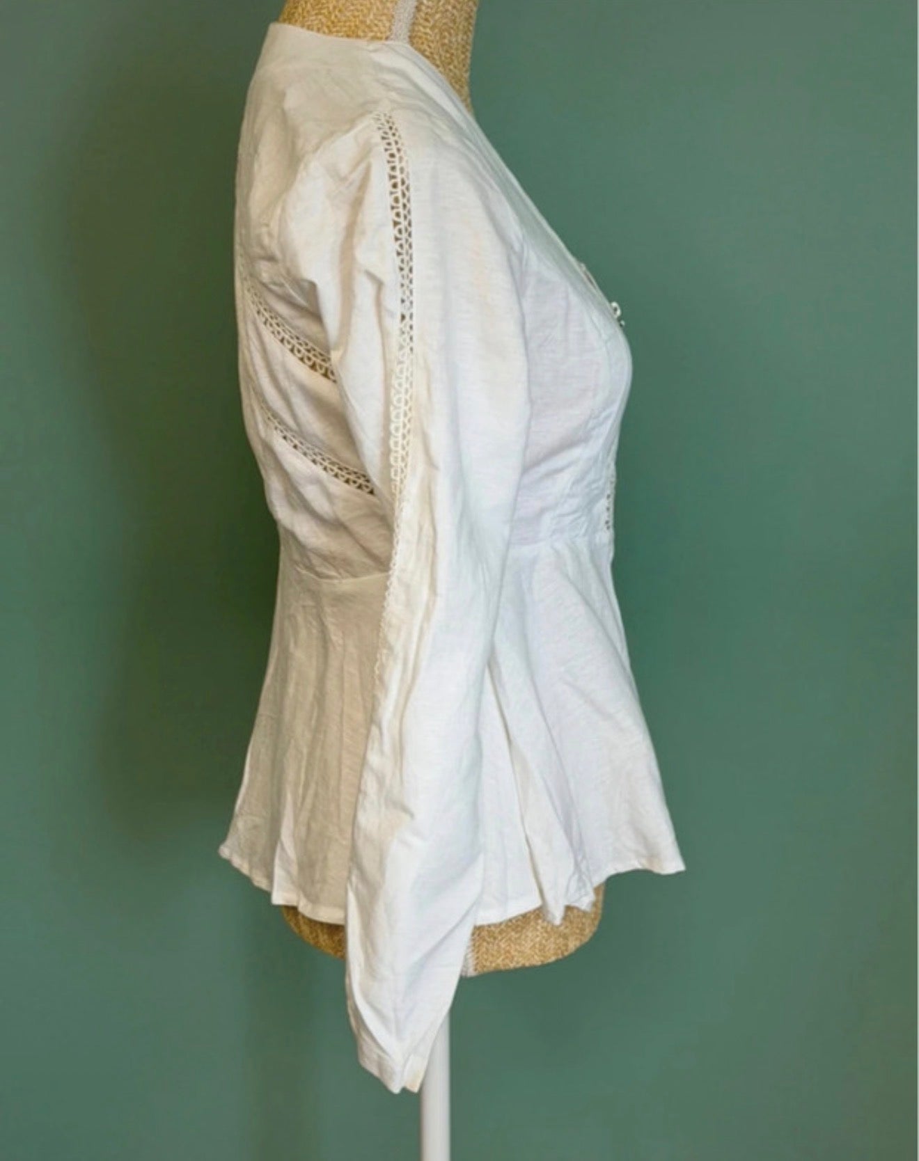 Blouse blanche cintrée à basque & détails ajourés - Taille S