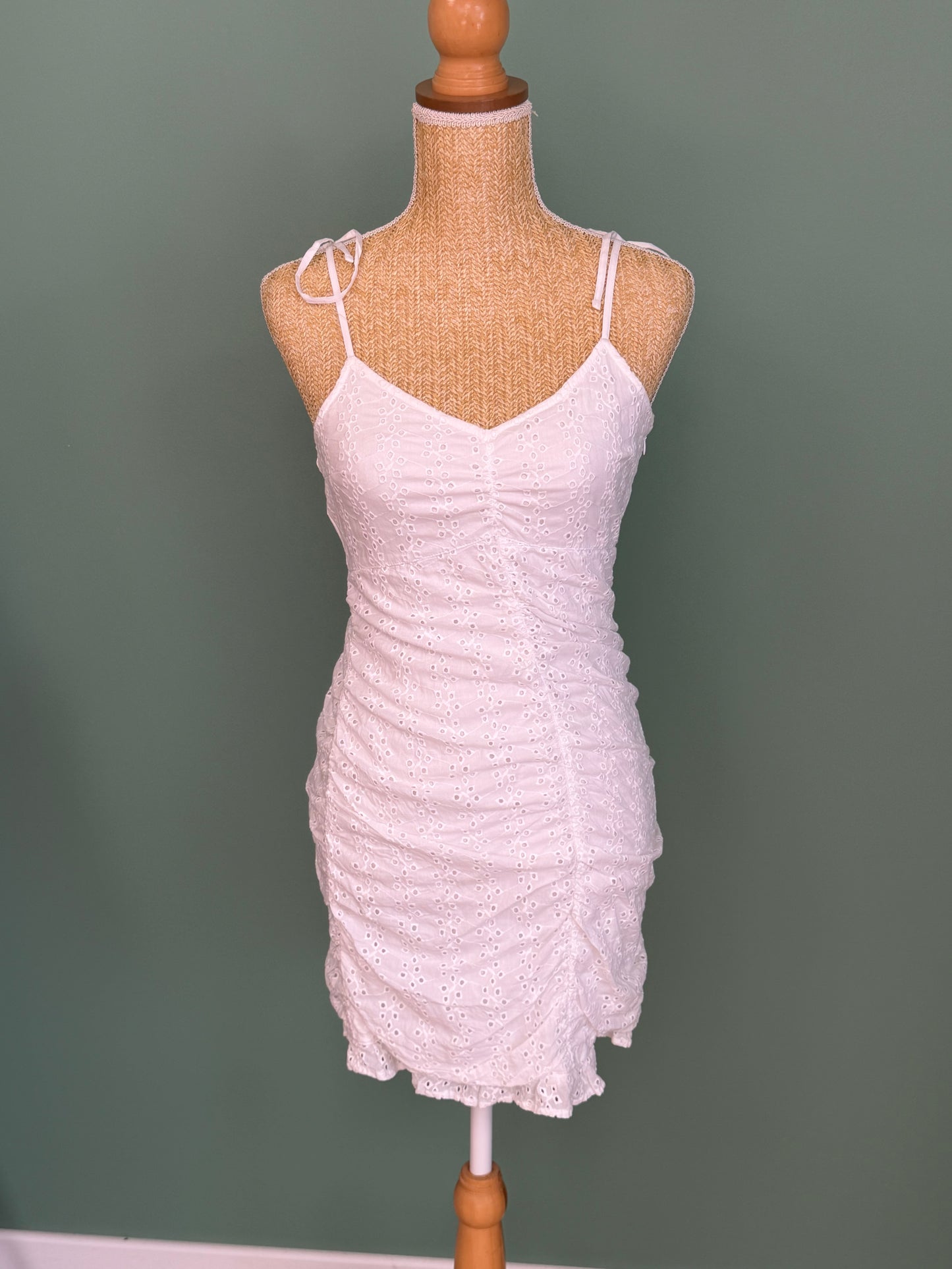 Robe courte Abercrombie & Fitch en broderie anglaise blanche – Taille S