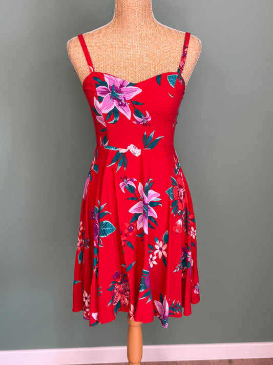 Robe rouge fleurie à fines bretelles – Taille S