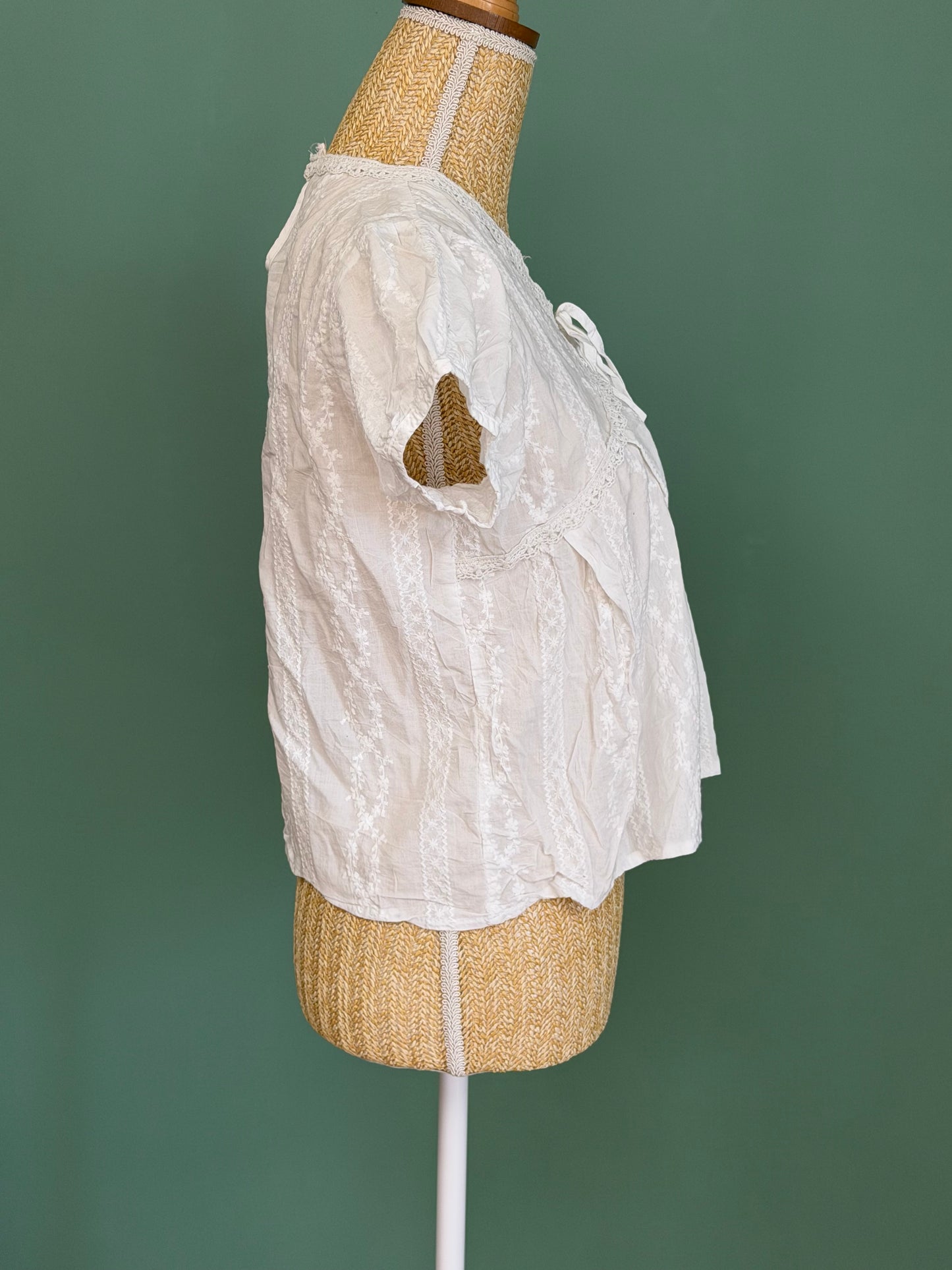 Blouse blanche brodée à manches courtes femme M
