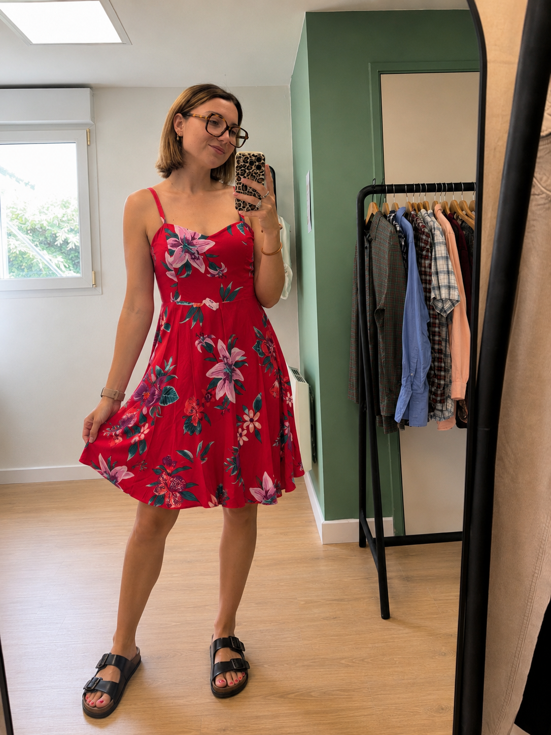 Robe rouge fleurie à fines bretelles – Taille S