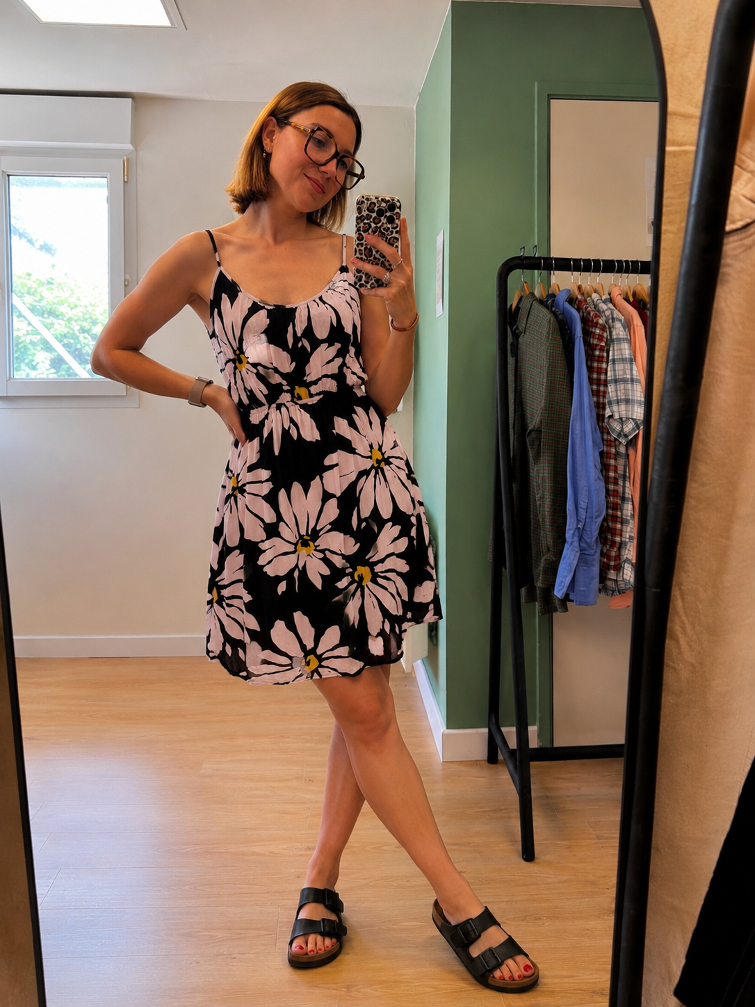 Robe à bretelles noire à fleurs blanches – Taille L