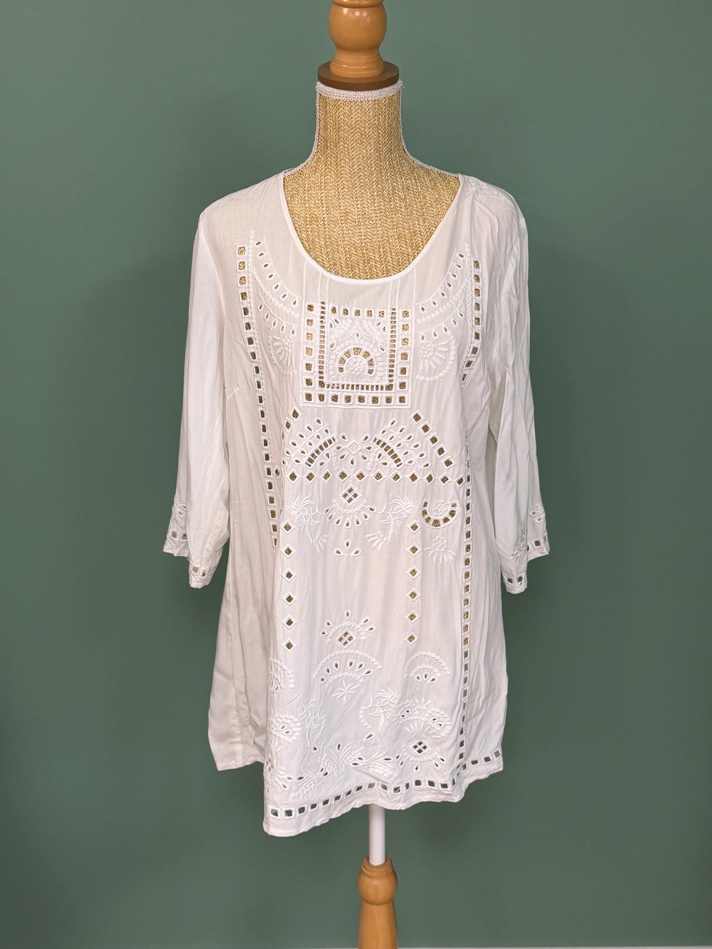 Tunique blanche brodée en rayonne à manches 3/4 – Taille XL