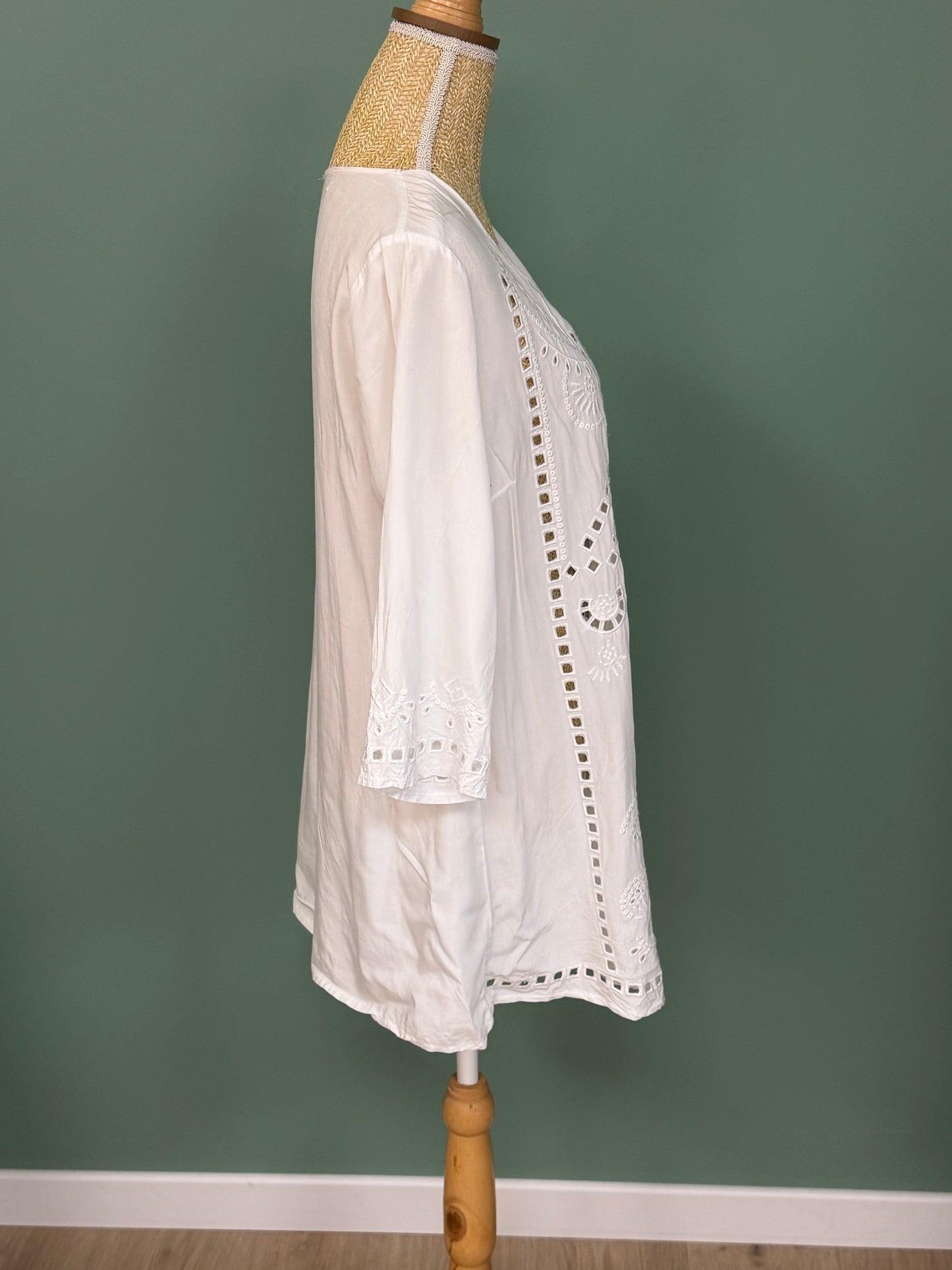 Tunique blanche brodée en rayonne à manches 3/4 – Taille XL
