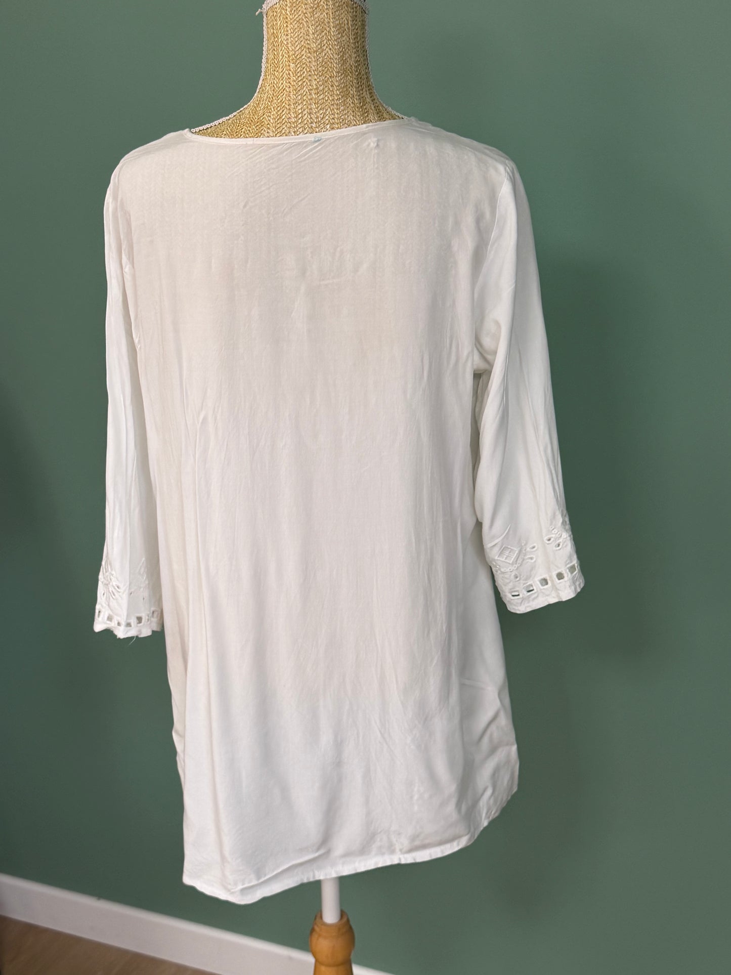 Tunique blanche brodée en rayonne à manches 3/4 – Taille XL