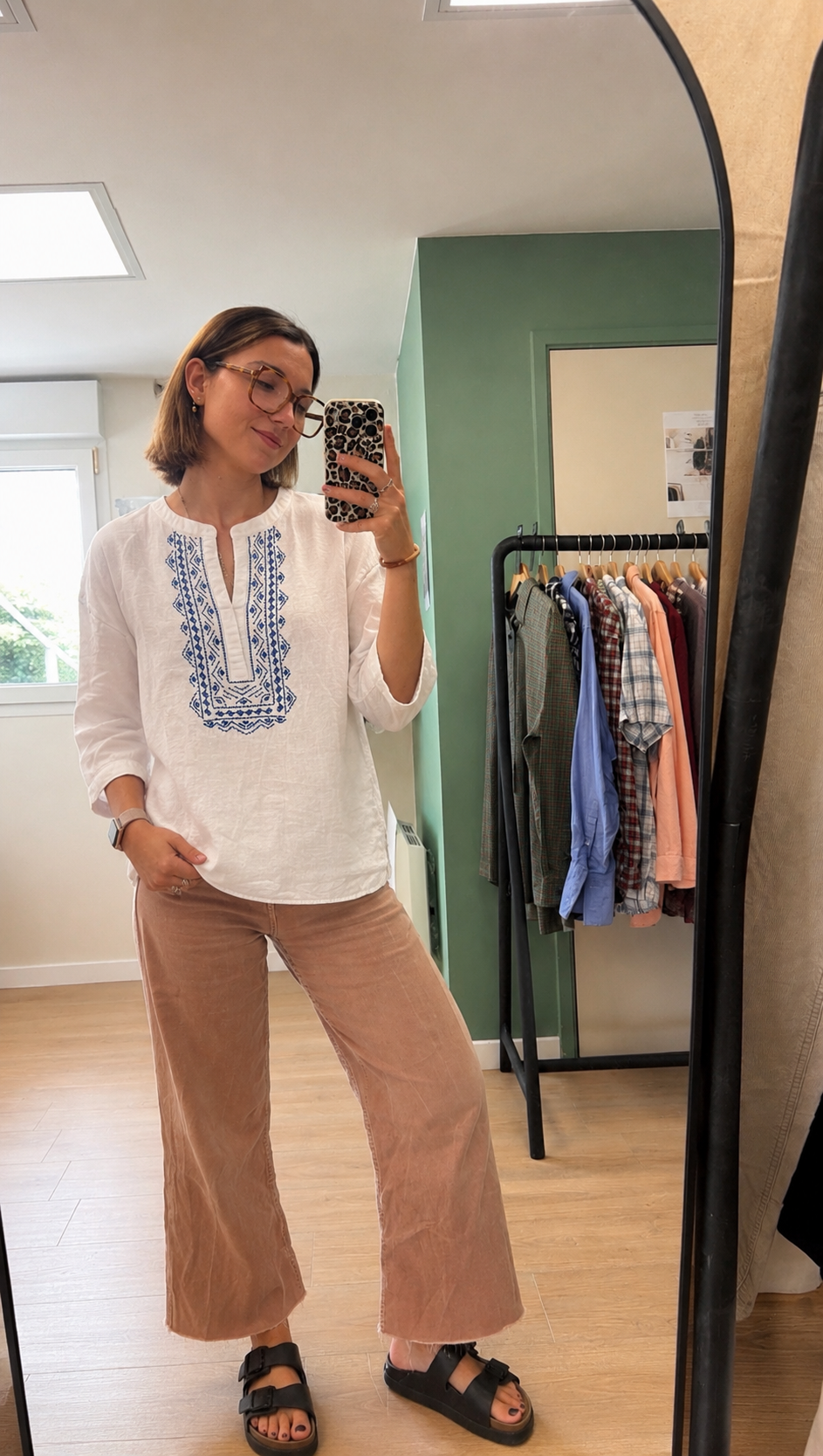 Blouse en lin Ellen Tracy blanche brodée bleue – Taille L