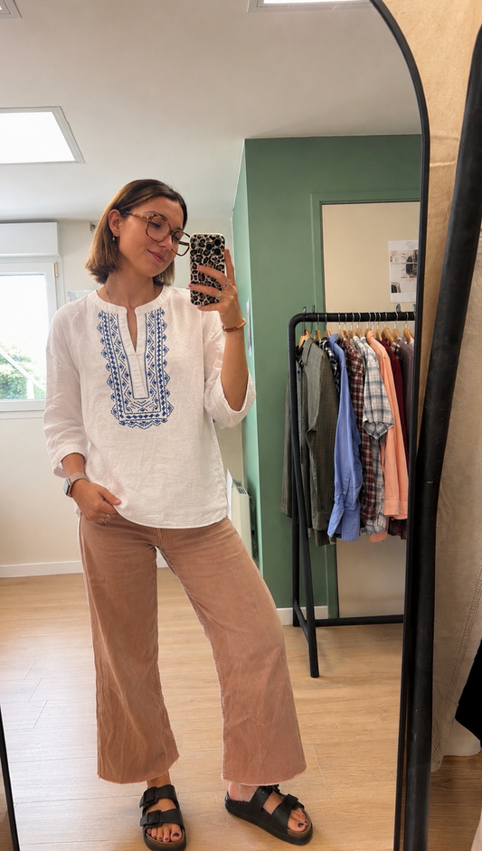 Blouse en lin Ellen Tracy blanche brodée bleue – Taille L