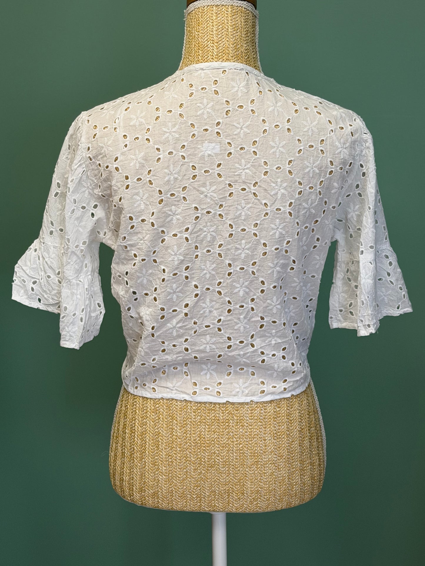 Petit top court blanc broderie anglaise